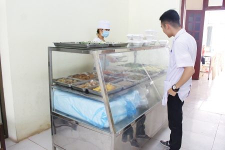 Đảm bảo chế độ dinh dưỡng trong mỗi món ăn và phục vụ ân cần chu đáo